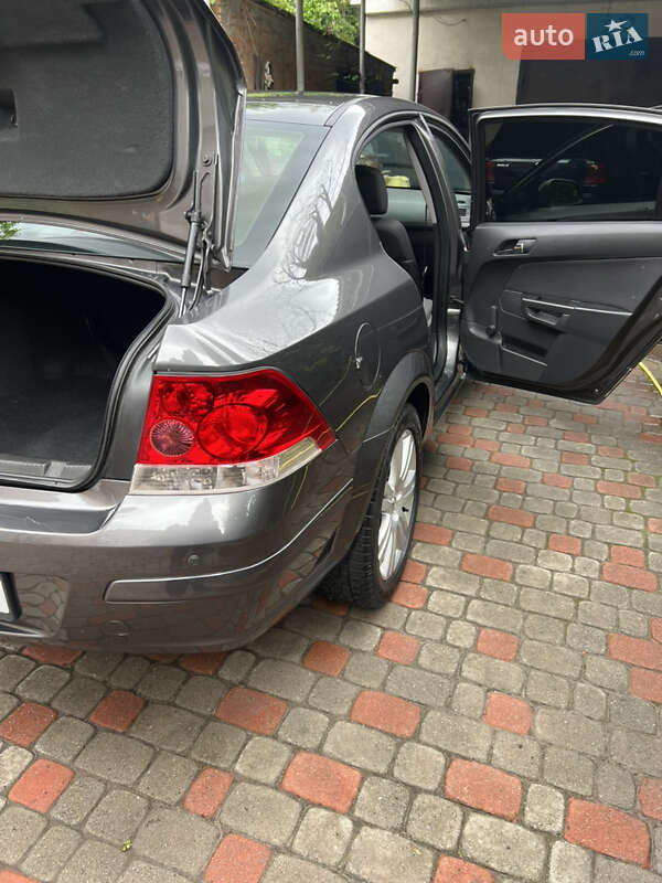 Седан Opel Astra 2011 в Виннице