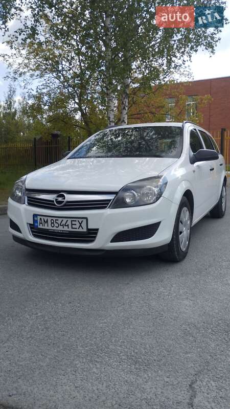 Універсал Opel Astra 2011 в Звягелі