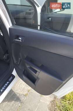 Універсал Opel Astra 2011 в 