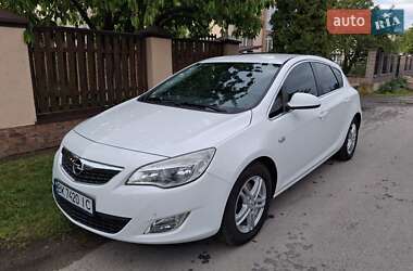 Хэтчбек Opel Astra 2011 в 