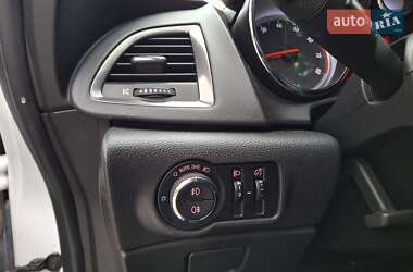 Хэтчбек Opel Astra 2011 в 