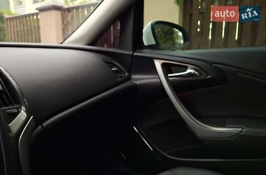 Хэтчбек Opel Astra 2011 в 