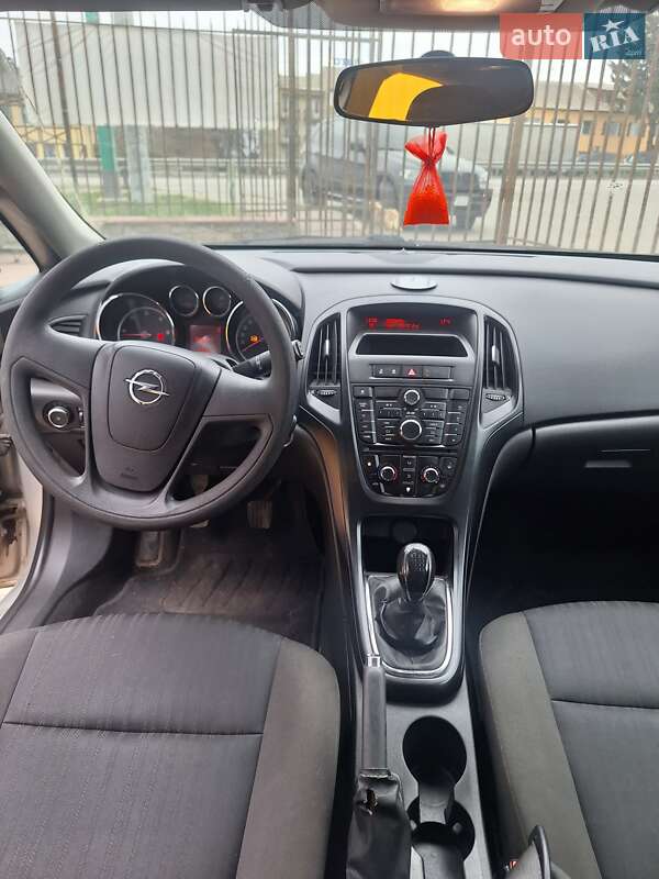Хэтчбек Opel Astra 2010 в 