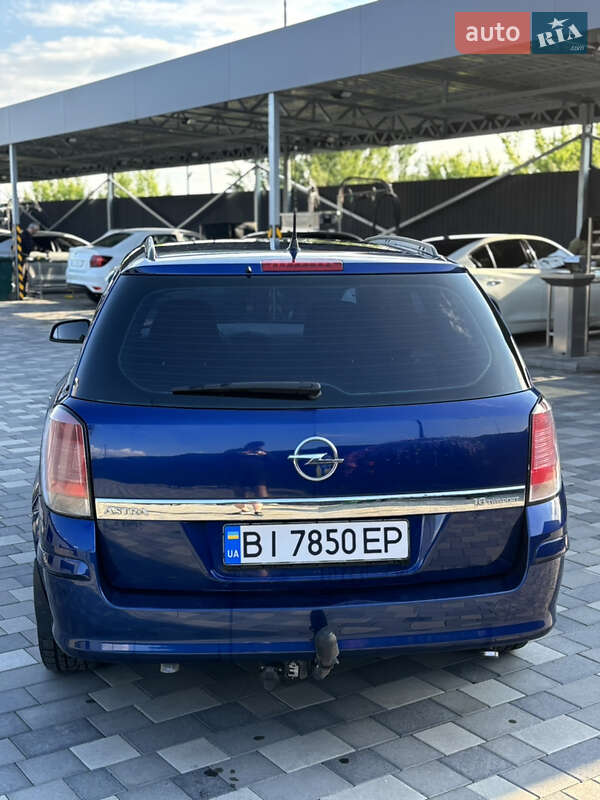 Универсал Opel Astra 2006 в Полтаве