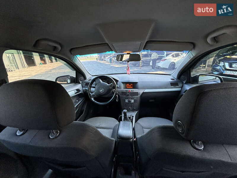 Универсал Opel Astra 2006 в Полтаве