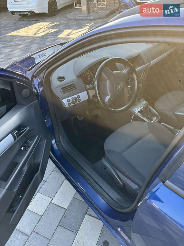 Универсал Opel Astra 2006 в Полтаве