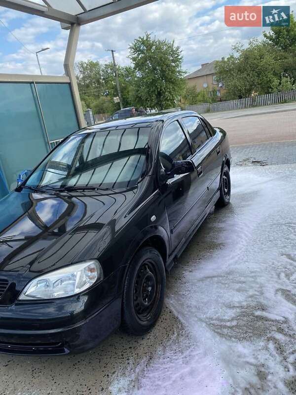 Седан Opel Astra 2008 в Рокитном