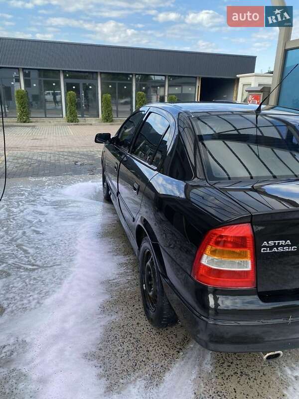 Седан Opel Astra 2008 в Рокитном