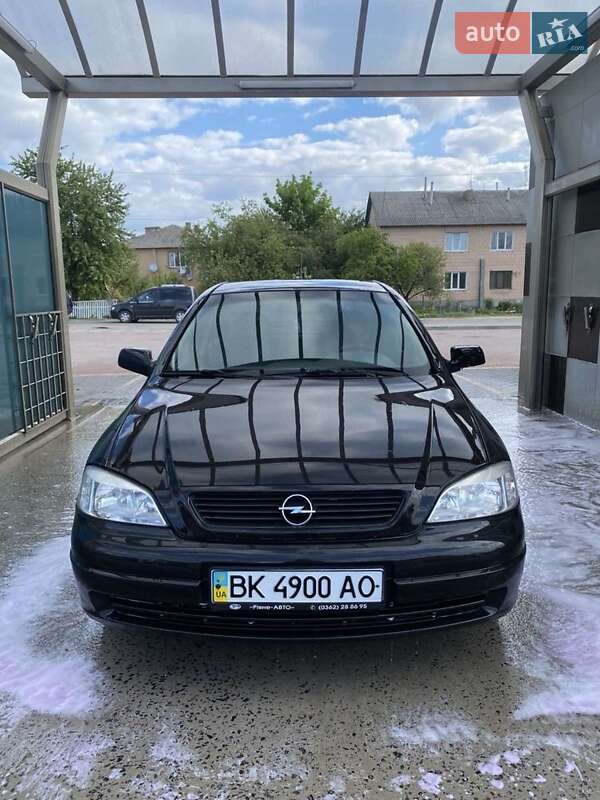 Седан Opel Astra 2008 в Рокитном