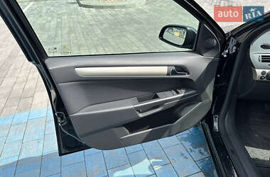 Хэтчбек Opel Astra 2007 в 