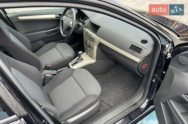 Хэтчбек Opel Astra 2007 в 