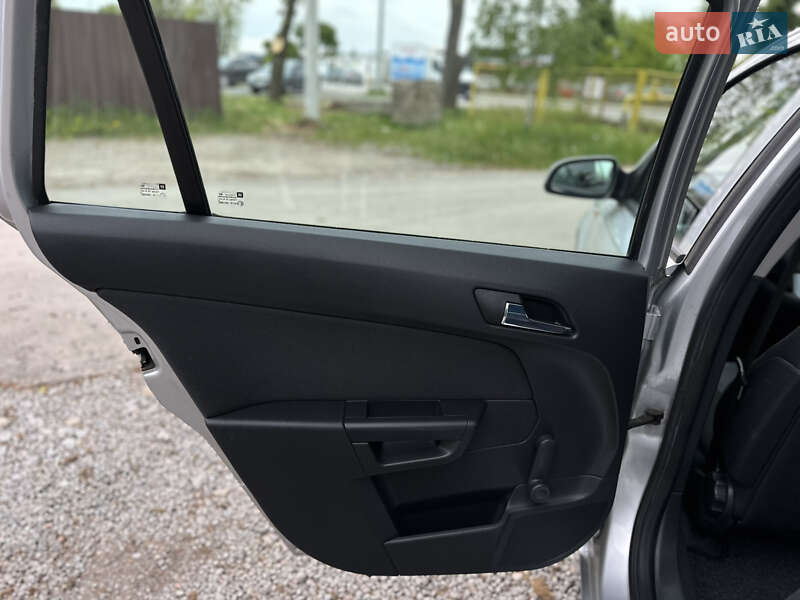 Універсал Opel Astra 2009 в Вінниці