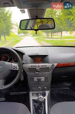 Універсал Opel Astra 2004 в 