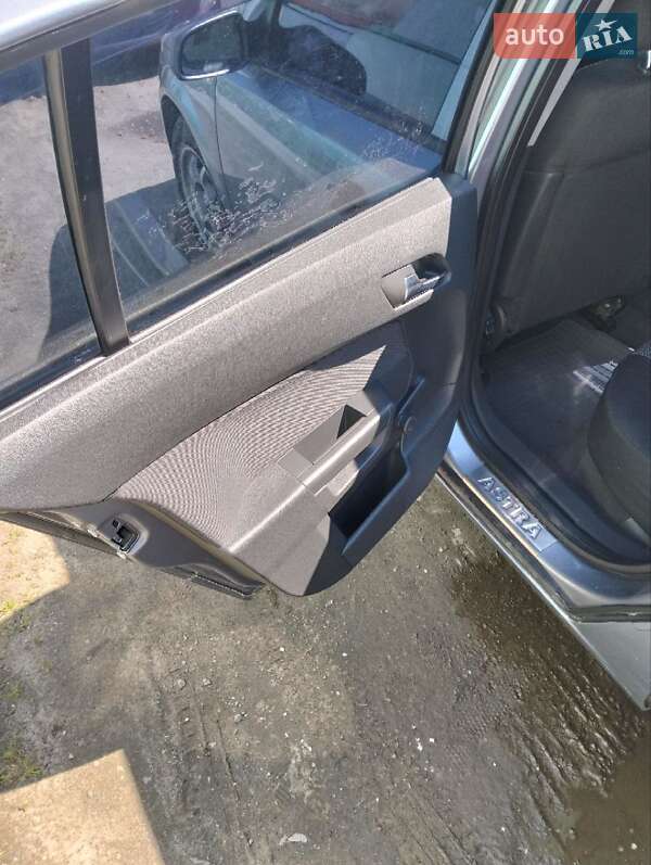 Хэтчбек Opel Astra 2008 в Сумах