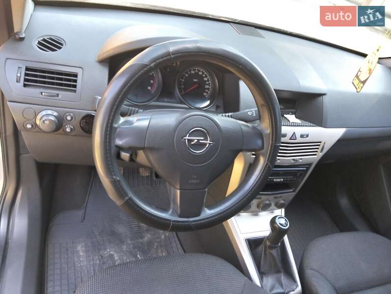 Хэтчбек Opel Astra 2008 в Сумах