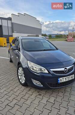 Универсал Opel Astra 2012 в 