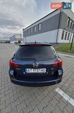 Универсал Opel Astra 2012 в 