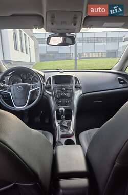 Универсал Opel Astra 2012 в 