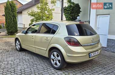 Хэтчбек Opel Astra 2004 в Сокале