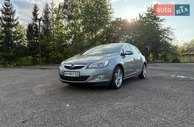 Хетчбек Opel Astra 2012 в Долині