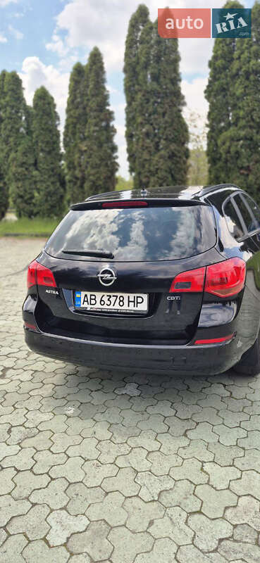Універсал Opel Astra 2011 в Дубні