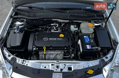 Хетчбек Opel Astra 2009 в 