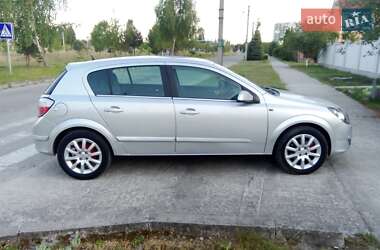 Хэтчбек Opel Astra 2005 в 