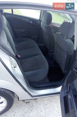 Хэтчбек Opel Astra 2005 в 