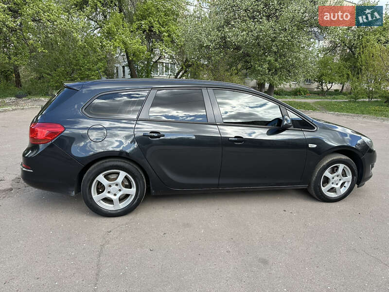 Универсал Opel Astra 2013 в Конотопе