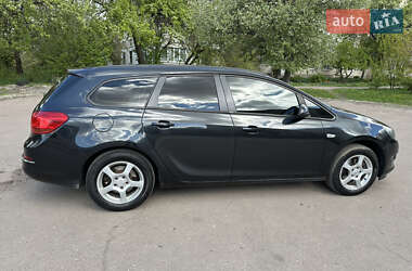 Універсал Opel Astra 2013 в 
