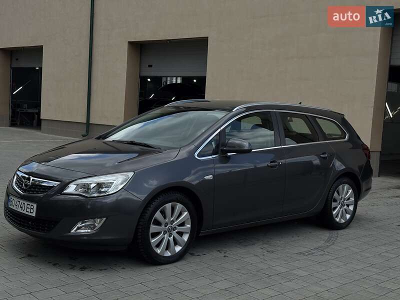Універсал Opel Astra 2011 в Тернополі