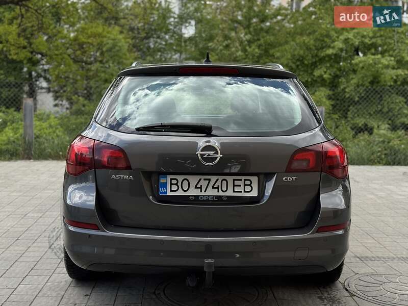 Універсал Opel Astra 2011 в Тернополі