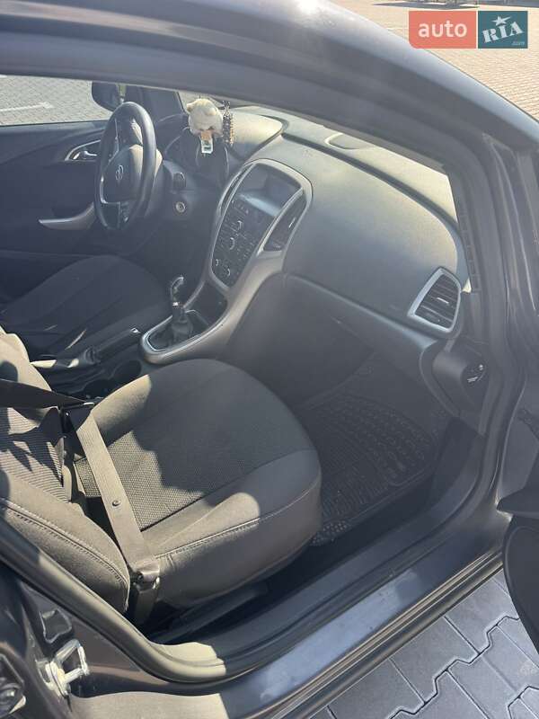 Универсал Opel Astra 2011 в Стрые