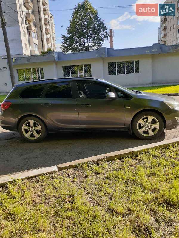 Универсал Opel Astra 2011 в Стрые
