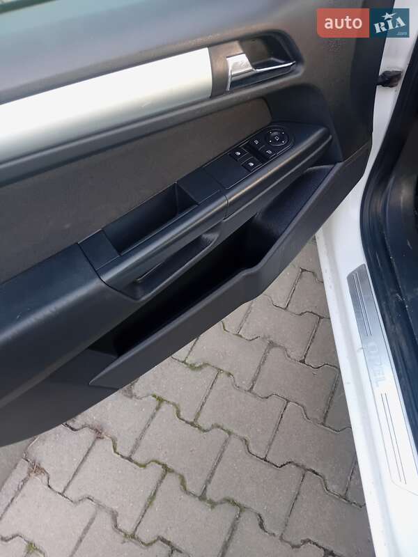 Универсал Opel Astra 2010 в Черновцах