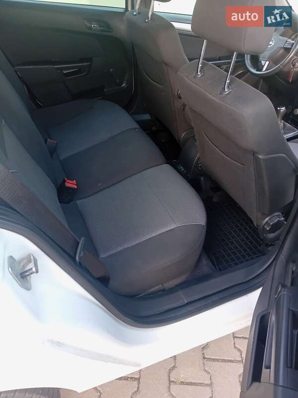 Универсал Opel Astra 2010 в Черновцах
