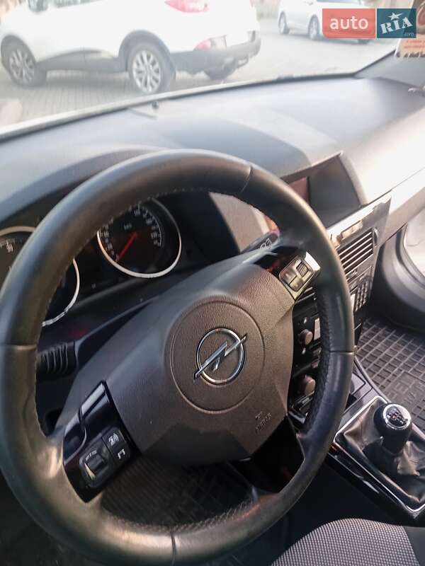 Универсал Opel Astra 2010 в Черновцах