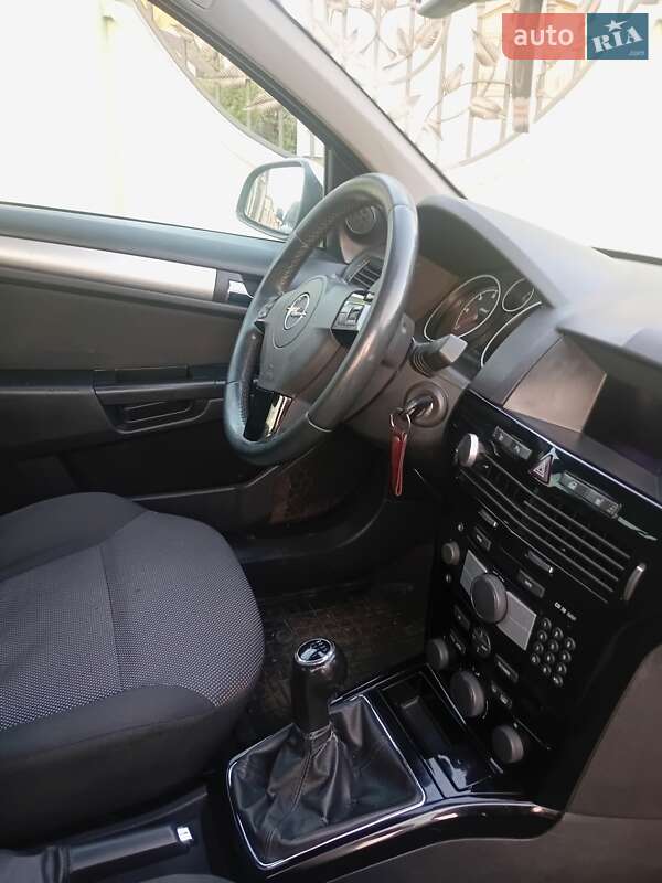 Универсал Opel Astra 2010 в Черновцах