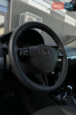 Хетчбек Opel Astra 2008 в 