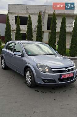 Хэтчбек Opel Astra 2004 в Надворной