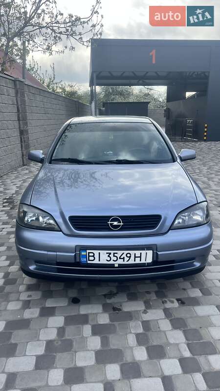 Хэтчбек Opel Astra 2003 в 