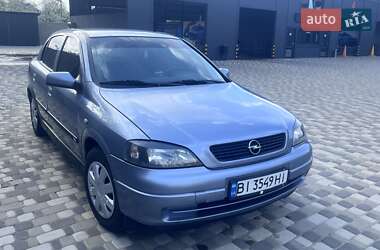 Хэтчбек Opel Astra 2003 в 