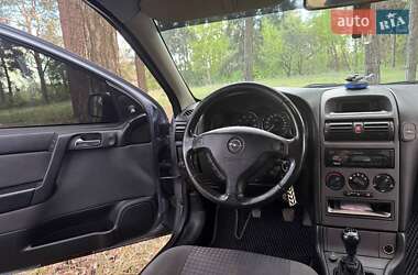 Хэтчбек Opel Astra 2003 в 