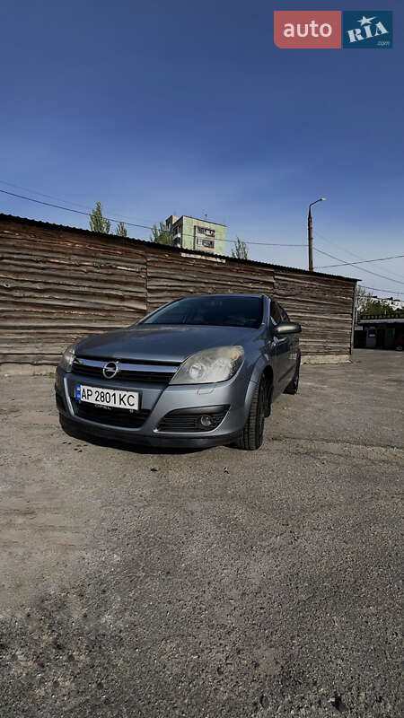 Хэтчбек Opel Astra 2006 в 