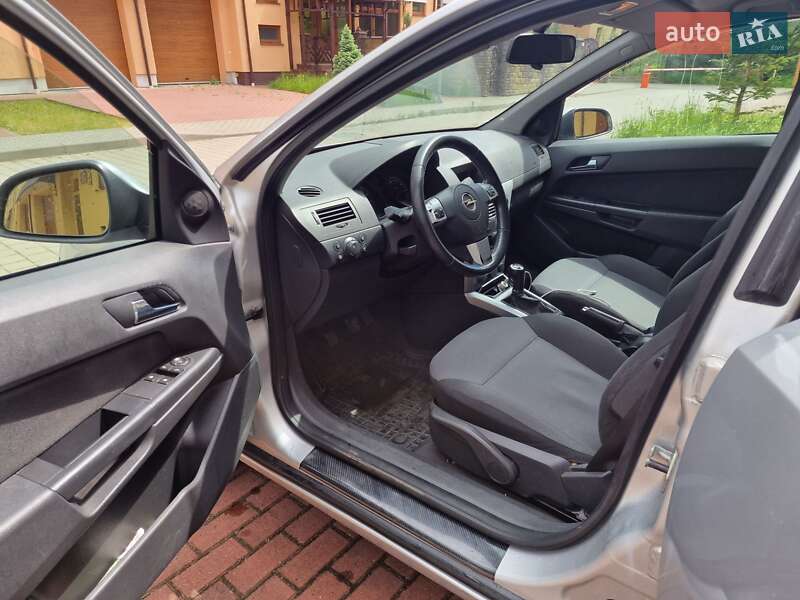 Хэтчбек Opel Astra 2014 в Стрые