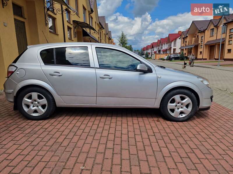 Хэтчбек Opel Astra 2014 в Стрые