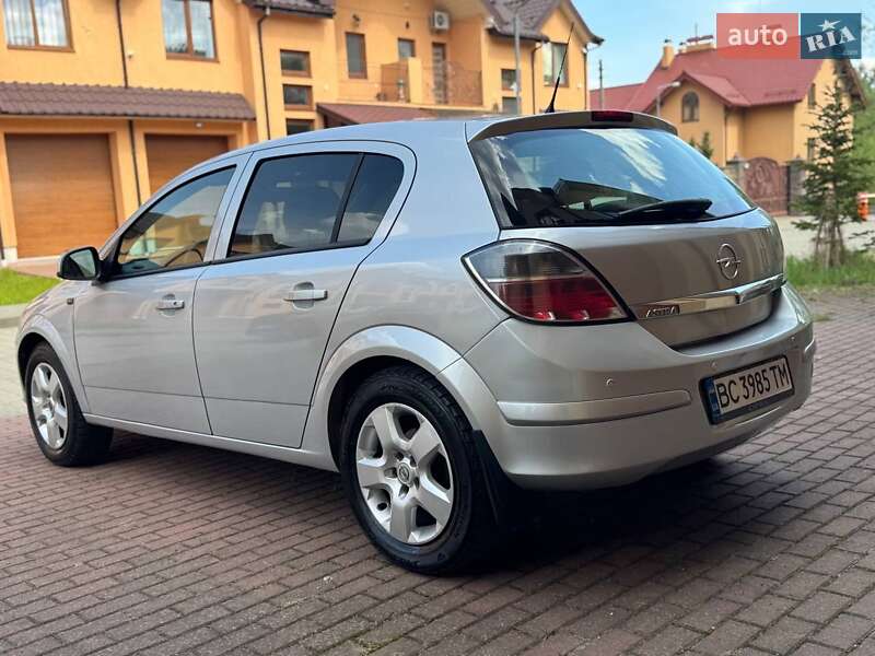 Хэтчбек Opel Astra 2014 в Стрые