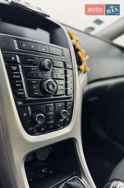 Универсал Opel Astra 2012 в 