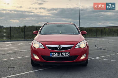 Универсал Opel Astra 2012 в 