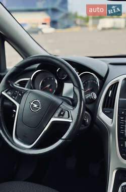 Универсал Opel Astra 2012 в 